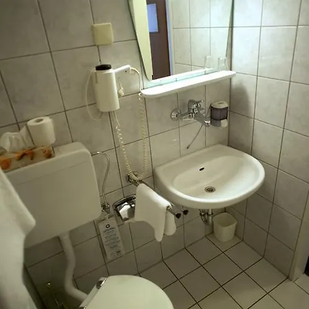 Marienhof Duesseldorf 3*